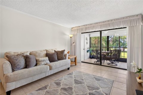 Condo in Orlando, Florida, 2 bedrooms № 2225050 - photo 2