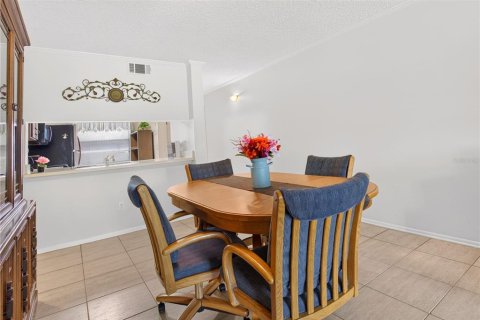 Condo in Orlando, Florida, 2 bedrooms № 2225050 - photo 5