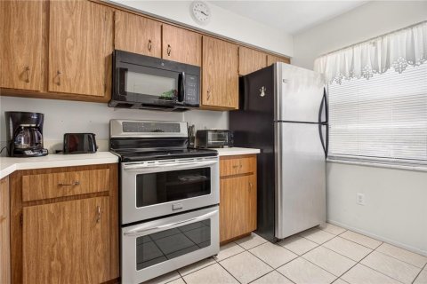 Condo in Orlando, Florida, 2 bedrooms № 2225050 - photo 8