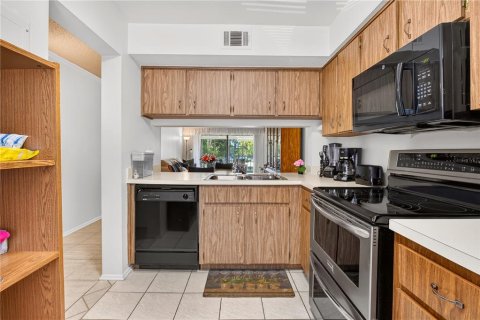 Condo in Orlando, Florida, 2 bedrooms № 2225050 - photo 9