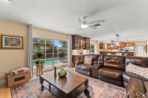 Villa ou maison à vendre à Palm Harbor, Floride: 3 chambres, 220.18 m2 № 2287764 - photo 9