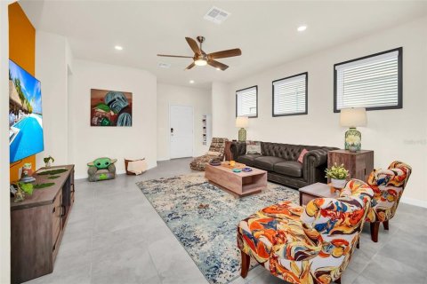 House in Davenport, Florida 5 bedrooms, 243.59 sq.m. № 1721654 - photo 6