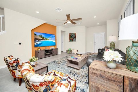 House in Davenport, Florida 5 bedrooms, 243.59 sq.m. № 1721654 - photo 8