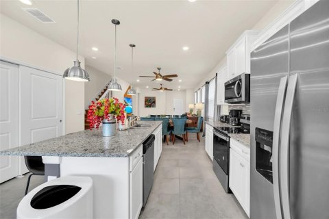 House in Davenport, Florida 5 bedrooms, 243.59 sq.m. № 1721654 - photo 17