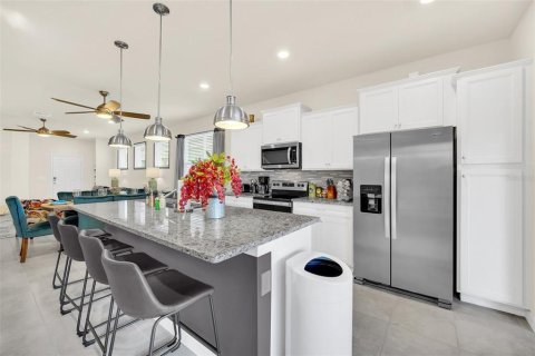 House in Davenport, Florida 5 bedrooms, 243.59 sq.m. № 1721654 - photo 15