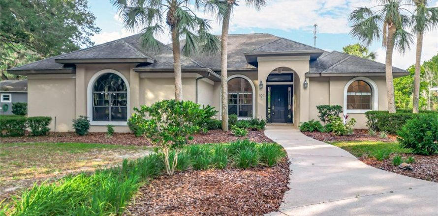House in Lady Lake, Florida 3 bedrooms, 210.8 sq.m. № 1680484