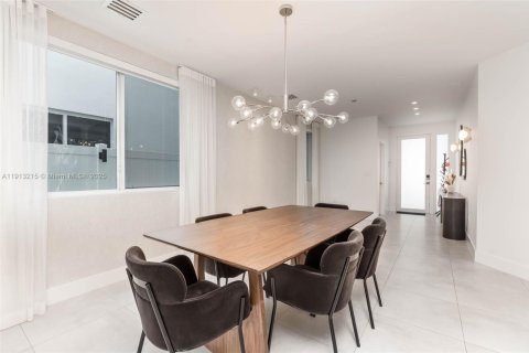 Villa ou maison à vendre à Doral, Floride: 4 chambres, 258.45 m2 № 1969342 - photo 6