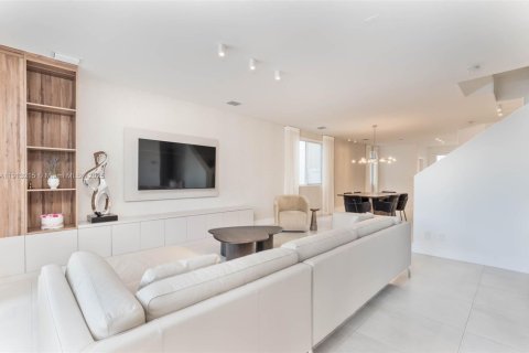 Villa ou maison à vendre à Doral, Floride: 4 chambres, 258.45 m2 № 1969342 - photo 8