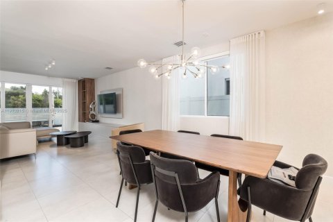 Villa ou maison à vendre à Doral, Floride: 4 chambres, 258.45 m2 № 1969342 - photo 5