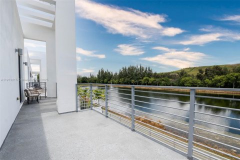 Villa ou maison à vendre à Doral, Floride: 4 chambres, 258.45 m2 № 1969342 - photo 25