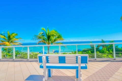 Купить кондоминиум в Халландейл-Бич, Флорида 2 спальни, 121.89м2, № 1703310 - фото 12