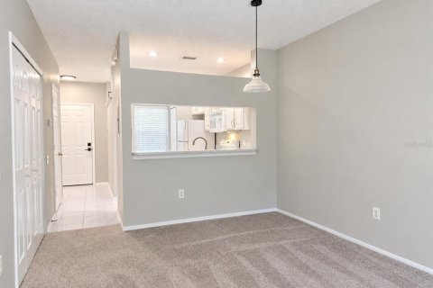 Touwnhouse à louer à Tampa, Floride: 2 chambres, 107.02 m2 № 2398768 - photo 4