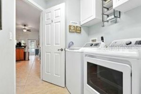 House in Tavares, Florida 4 bedrooms, 201.41 sq.m. № 1806638 - photo 28