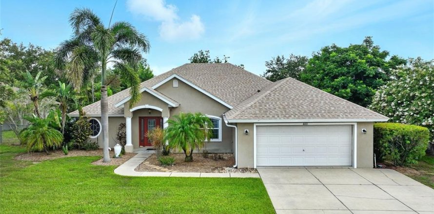 House in Tavares, Florida 4 bedrooms, 201.41 sq.m. № 1806638