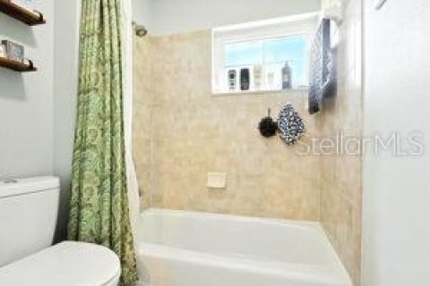 House in Tavares, Florida 4 bedrooms, 201.41 sq.m. № 1806638 - photo 23