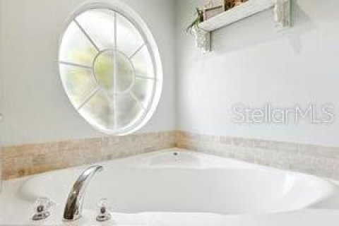 House in Tavares, Florida 4 bedrooms, 201.41 sq.m. № 1806638 - photo 16