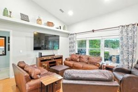 House in Tavares, Florida 4 bedrooms, 201.41 sq.m. № 1806638 - photo 5