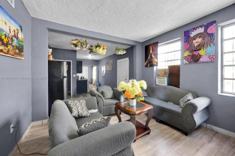 Casa en venta en Miami, Florida, 5 dormitorios, 190.91 m2 № 1748966 - foto 12