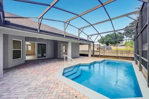House in Clermont, Florida 4 bedrooms, 254.92 sq.m. № 2389050 - photo 4