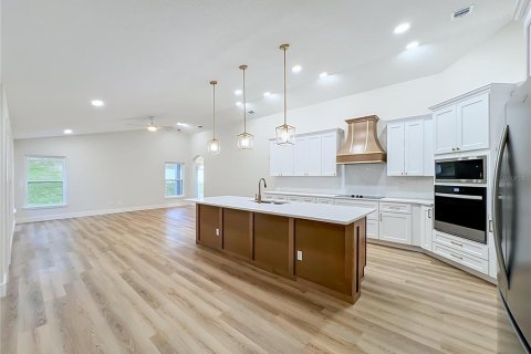 House in Clermont, Florida 4 bedrooms, 254.92 sq.m. № 2389050 - photo 2