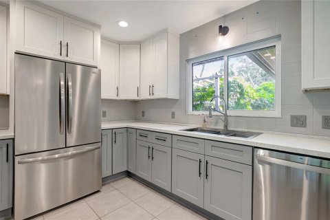 Casa en venta en Clearwater, Florida, 3 dormitorios, 185.43 m2 № 1820918 - foto 19