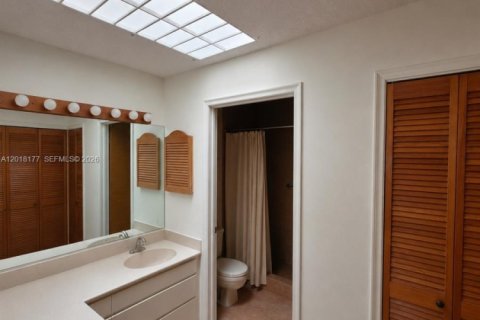 Copropriété à vendre à Miami, Floride: 2 chambres, 91.23 m2 № 2146458 - photo 26
