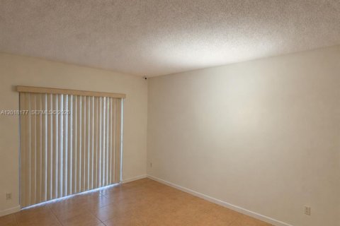 Copropriété à vendre à Miami, Floride: 2 chambres, 91.23 m2 № 2146458 - photo 25