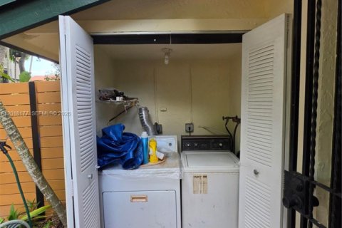 Copropriété à vendre à Miami, Floride: 2 chambres, 91.23 m2 № 2146458 - photo 13