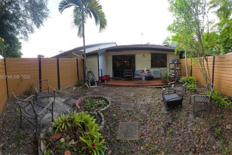 Copropriété à vendre à Miami, Floride: 2 chambres, 91.23 m2 № 2146458 - photo 4