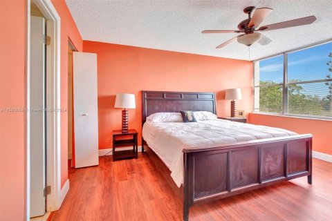 Condo in Lauderhill, Florida, 2 bedrooms  № 1861348 - photo 15