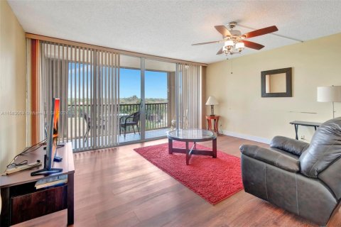 Condo in Lauderhill, Florida, 2 bedrooms  № 1861348 - photo 21