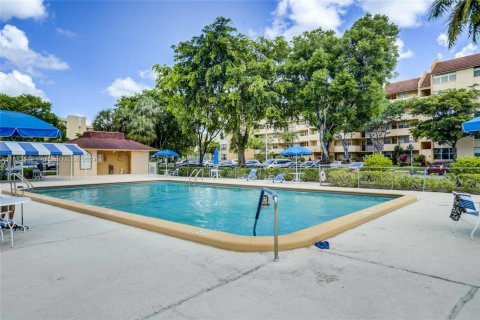 Condo in Lauderhill, Florida, 2 bedrooms  № 1861348 - photo 27