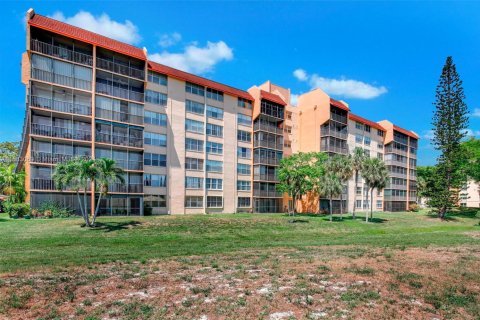 Condo in Lauderhill, Florida, 2 bedrooms  № 1861348 - photo 2