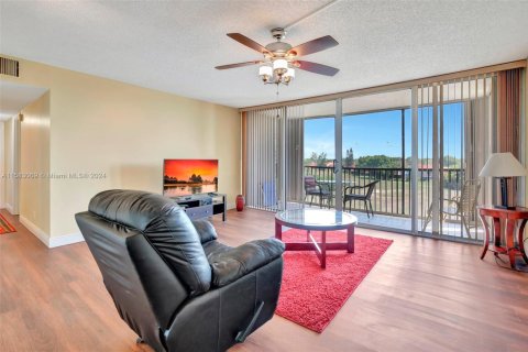 Condo in Lauderhill, Florida, 2 bedrooms  № 1861348 - photo 24
