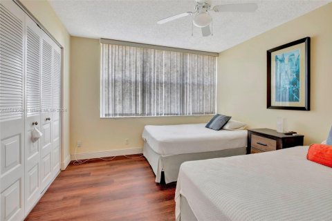 Condo in Lauderhill, Florida, 2 bedrooms  № 1861348 - photo 18