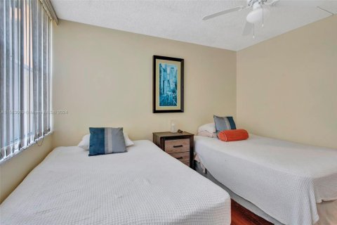 Condo in Lauderhill, Florida, 2 bedrooms  № 1861348 - photo 19