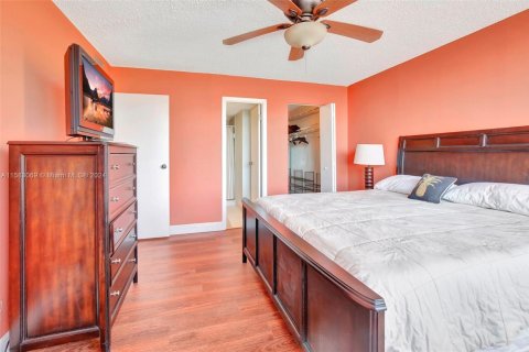 Condo in Lauderhill, Florida, 2 bedrooms  № 1861348 - photo 16