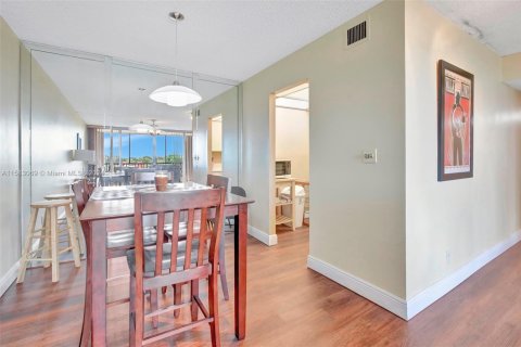 Condo in Lauderhill, Florida, 2 bedrooms  № 1861348 - photo 25