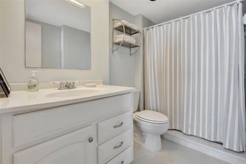 Condo in Lauderhill, Florida, 2 bedrooms  № 1861348 - photo 12