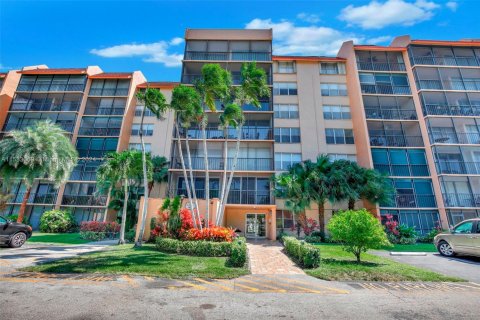 Condo in Lauderhill, Florida, 2 bedrooms  № 1861348 - photo 4