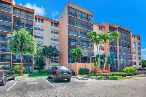 Condo in Lauderhill, Florida, 2 bedrooms  № 1861348 - photo 5
