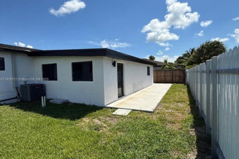 Casa en venta en Miami, Florida, 4 dormitorios, 157.93 m2 № 1888048 - foto 8
