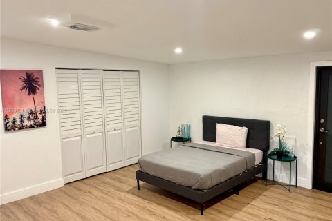 House in Miami, Florida 4 bedrooms, 157.93 sq.m. № 1888048 - photo 25