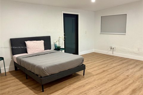 House in Miami, Florida 4 bedrooms, 157.93 sq.m. № 1888048 - photo 26