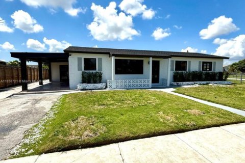 Casa en venta en Miami, Florida, 4 dormitorios, 157.93 m2 № 1888048 - foto 2