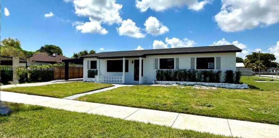 Casa en Miami, Florida 4 dormitorios, 157.93 m2 № 1888048
