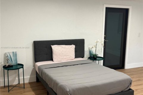 House in Miami, Florida 4 bedrooms, 157.93 sq.m. № 1888048 - photo 27