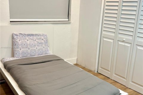 House in Miami, Florida 4 bedrooms, 157.93 sq.m. № 1888048 - photo 28