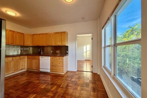 Снять в аренду квартиру в Майами-Бич, Флорида 1 спальня, 1596.99м2, № 2045479 - фото 10