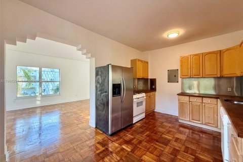 Снять в аренду квартиру в Майами-Бич, Флорида 1 спальня, 1596.99м2, № 2045479 - фото 9